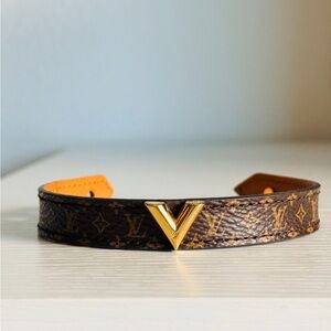 Louis Vuitton Essential V Bracelet